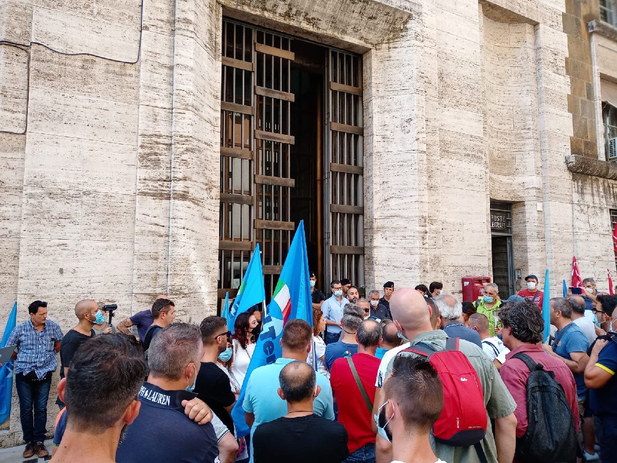 Lavoratori somministrati Poste Italiane. Gli accordi vanno rispettati 