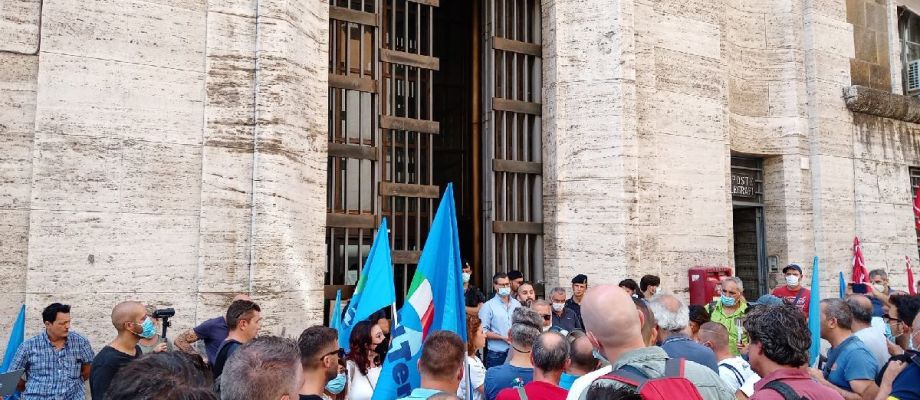POSTE ITALIANE-la più grande azienda di Stato - il 30 novembre INTERROMPE le missioni ai somministrati